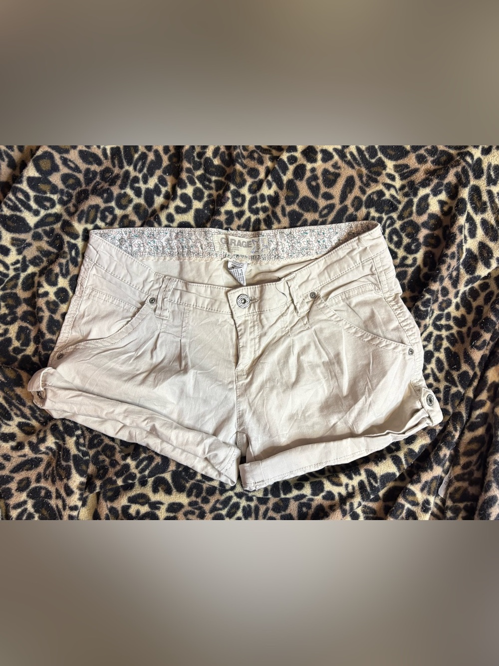 Y2K Garage Cream Women's Casual Shorts low rise with
